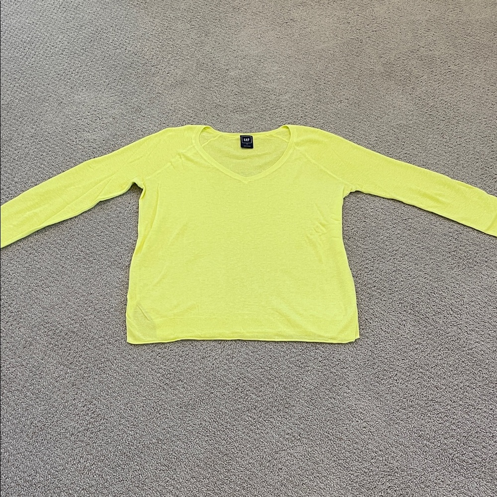Bright citrus 🍋‍🟩 Lightweight V-Neck Sweater